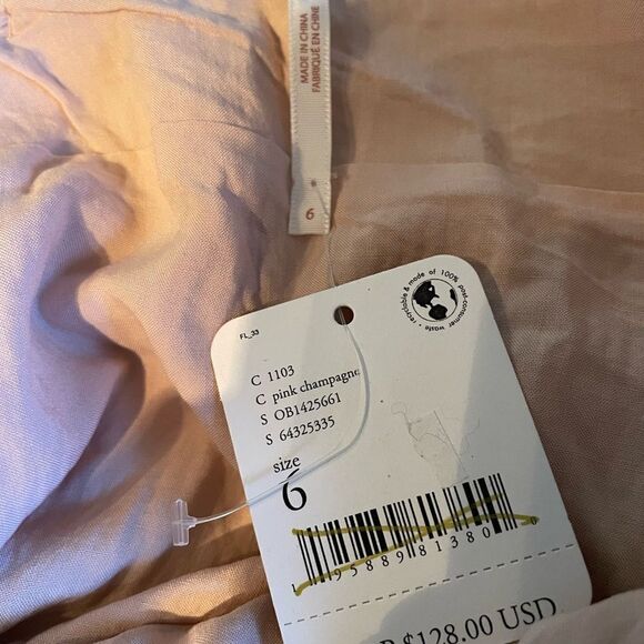 Free People Adriana Sequin skirt size 6
Retail $128 NWT - Picture 12 of 12